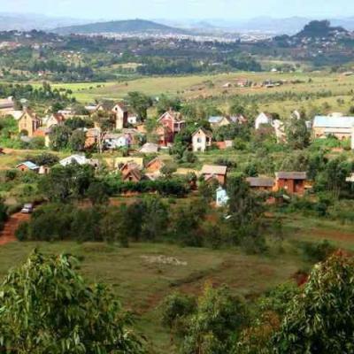 00- Le noble village de Fiakarana, au nord d'Ivato 