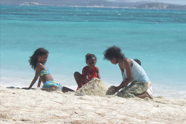 19- Enfants jouant sur la plage