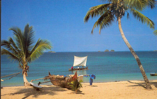 22- Pirogue à l'heure de la sieste