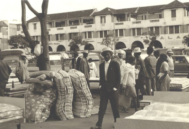 23- Le Zoma_Marchands de matelas