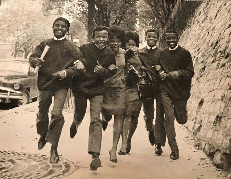 Les Surfs Paris 1964