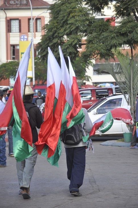 11- Marchands de drapeaux
